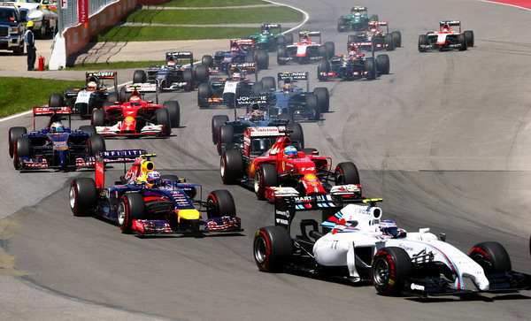 图文:F1加拿大站正赛 拥挤的弯道