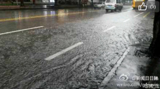 广州暴雨黄色预警信号生效 多地市民被困(图)
