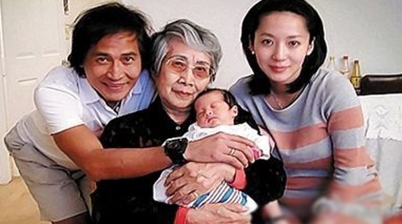 今年1月份,齐秦亲口向媒体证实,小24岁的妻子孙丽雅再度怀有宝宝