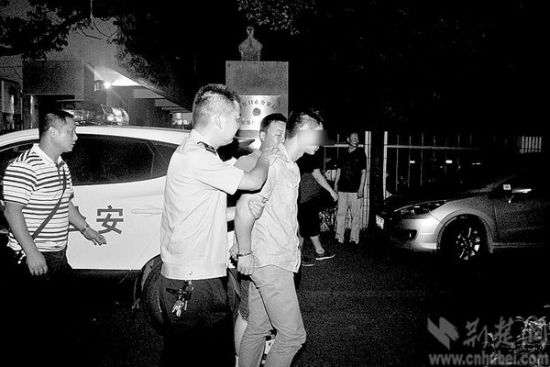 昨日,丹江口警方通报称,这起绑架案已告破,两名嫌犯均已落网。