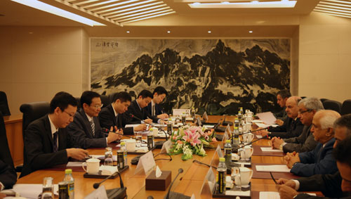 外交部副部长张明会见沙特协商会议沙中友好委员会主席苏莱曼(图)
