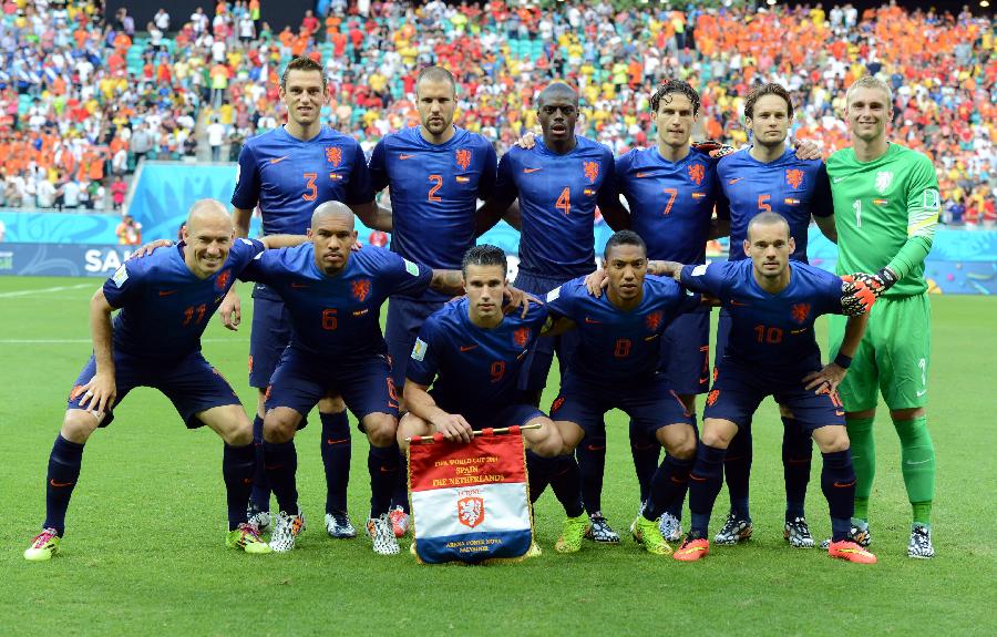 萨尔瓦多(巴西),2014年6月13日 (世界杯)足球—小组赛b组:荷兰队首发