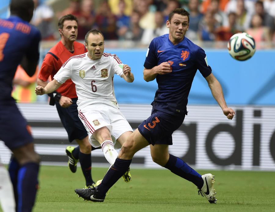 (世界杯)(9)足球――小组赛B组:西班牙对阵荷兰