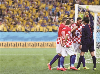 世界杯揭幕战 巴西3比1争议逆转克罗地亚- 主裁