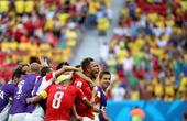 图文：瑞士vs厄瓜多尔 瑞士全队庆祝首场胜利