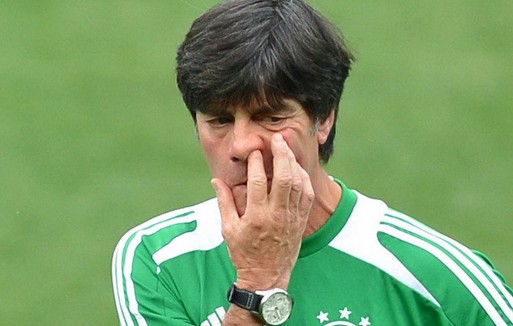 世界杯德国4-0葡萄牙:德国主帅勒夫挖鼻屎后握手C罗被拍(组图)-搜狐滚动