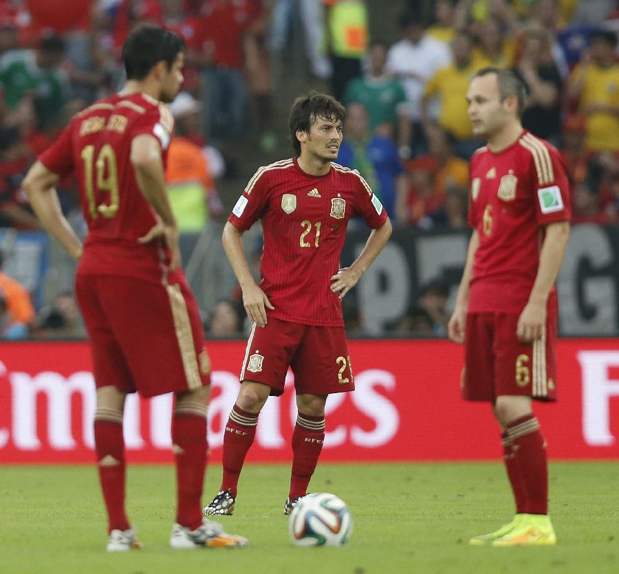(世界杯)(8)足球――小组赛B组:西班牙队对阵智