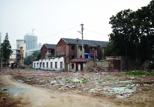 位于商埠街的惠安巷慰安所旧址就在这附近，但已经被拆迁成为废墟