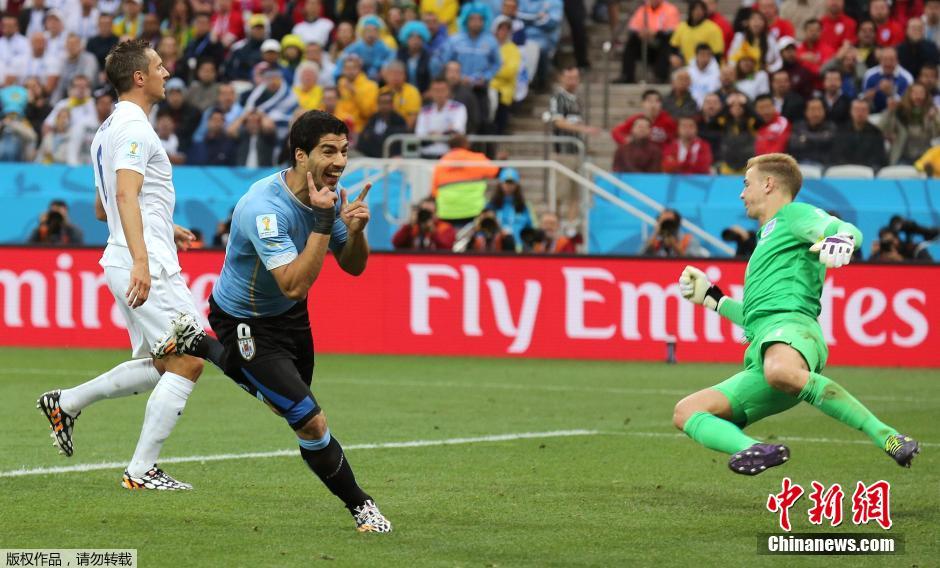 巴西世界杯-乌拉圭2-1英格兰 苏亚雷斯复出梅开