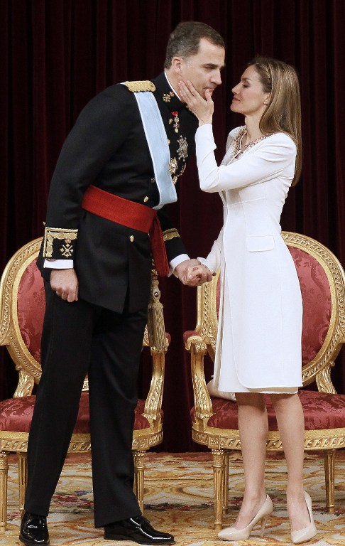西班牙新国王费利佩六世正式宣誓登基(组图)-搜狐滚动