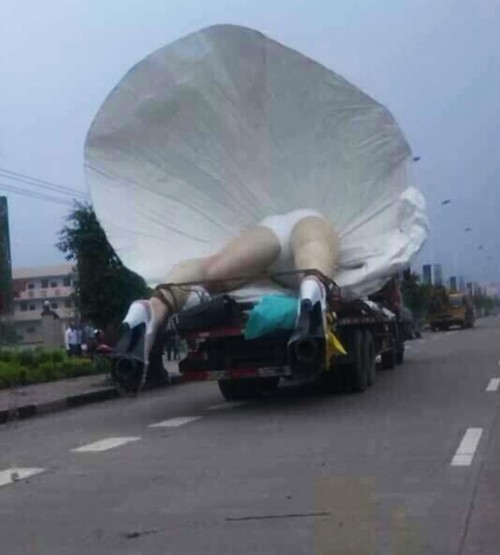 拆除的梦露雕像。