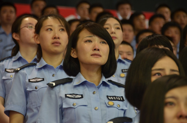 含泪离校 中国刑事警察学院近2000名毕业生将