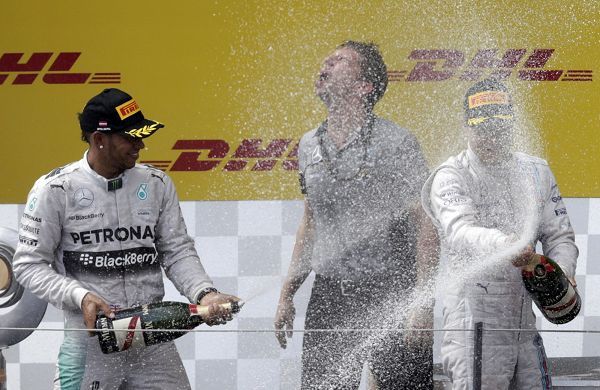 图文:F1奥地利站正赛 狂喷香槟