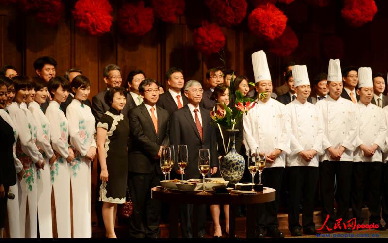 人民网首尔6月24日电(张悦 庞婕) 23日,钓鱼台国宴美食节于韩国首尔的