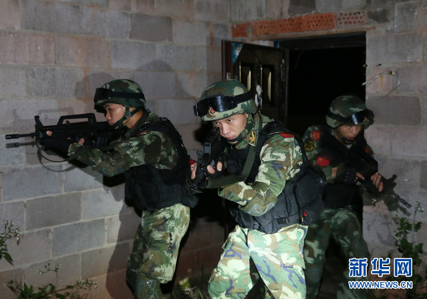 武警反恐维稳系列报道:广西总队特勤中队代理排长廖其炜(组图)