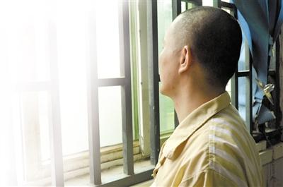 刘天盼着出狱后接妻子回家。 本组图/记者 钟耕军 摄