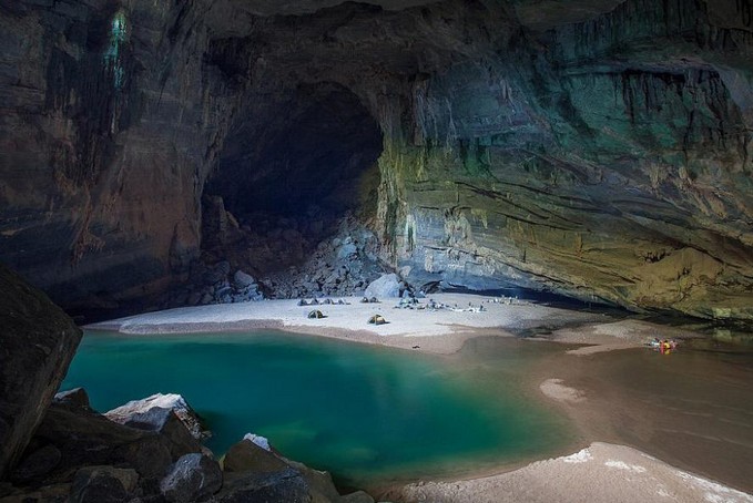 越南发现世界最大洞穴名为韩松洞 内部景色宛
