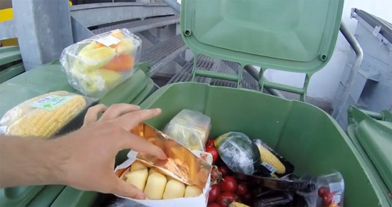 法男子靠吃垃圾箱中食物骑行3000公里 以抗议浪费(图)