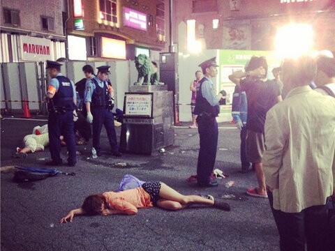 东京现女大学生街头集体昏倒事件 或被下药(图)