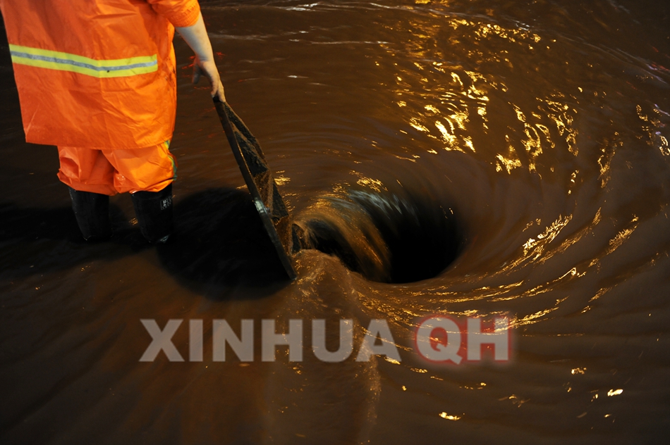 (图片拍摄于27日下午19时至21时,均为城东区东关大街实况)