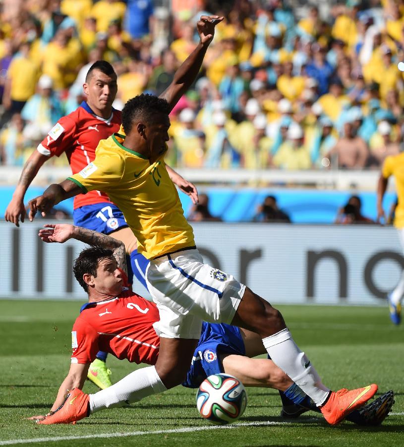 (世界杯)(77)足球--八分之一决赛:巴西队对阵智利队(图)-搜狐滚动
