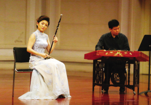 昨日,红梅花开—于红梅师生二胡音乐会在天津音乐厅举行.