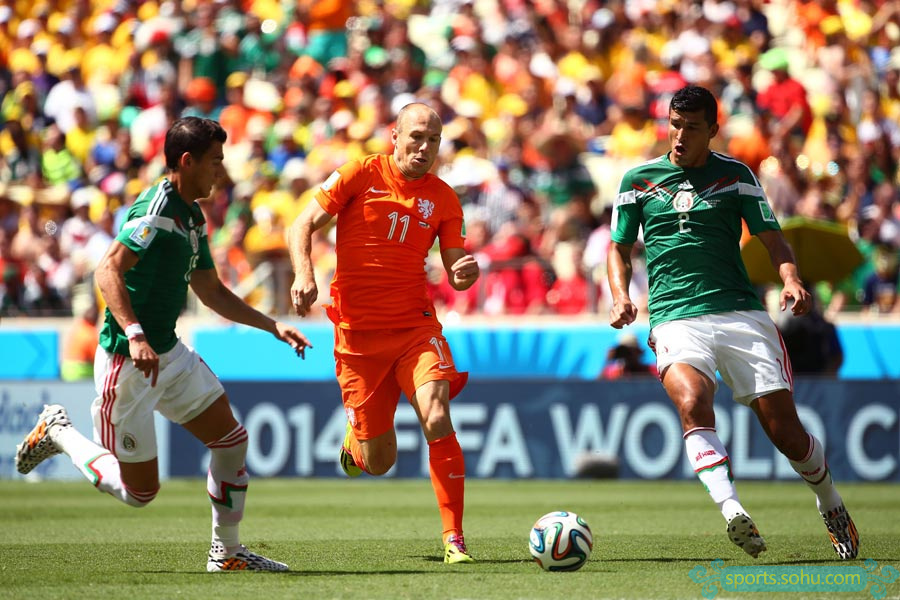 世界杯-中场大将9分钟伤退 荷兰半场0-0墨西哥