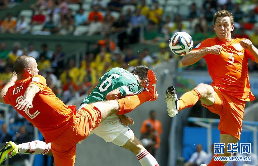 巴西世界杯:荷兰2-1逆转墨西哥晋级八强 罗本假
