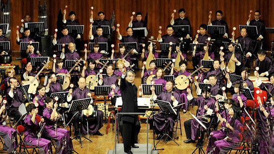 一种以中国民族乐器为基础,再学习西方交响乐团的编制而成立乐队类型