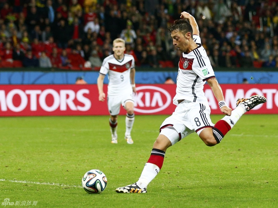 世界杯-德国2:1胜阿尔及利亚 许尔勒厄齐尔进球