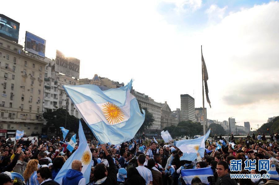 阿根廷球迷首都庆胜利(组图)
