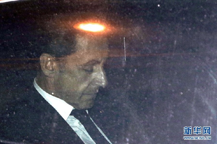 法国前总统萨科奇涉嫌腐败遭调查被羁押 目光呆滞