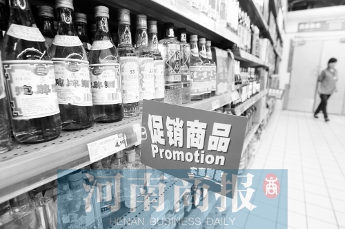 白酒销售遇冷 酒企促销手段新奇(图)