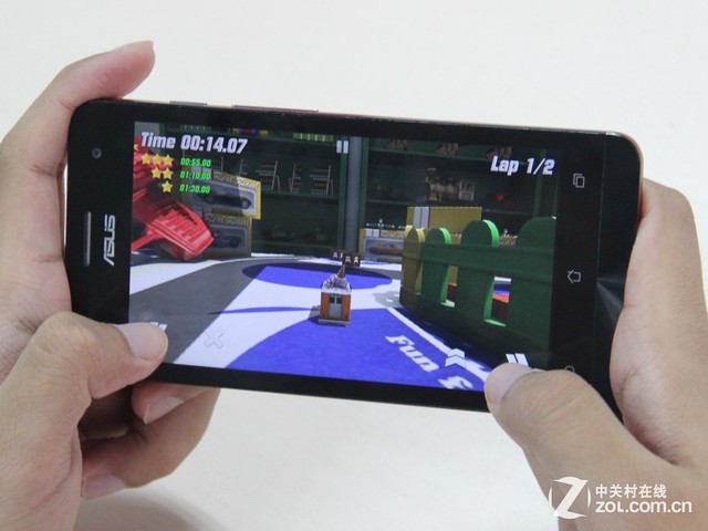 竞速游戏精选 体验华硕ZenFone5加强版 