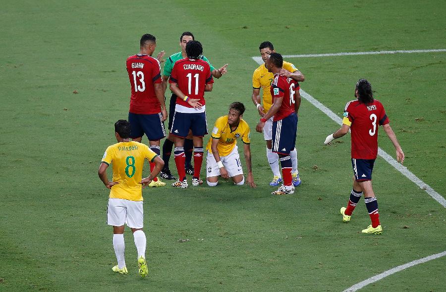 (世界杯)(49)足球--巴西队对阵哥伦比亚队(图)-中