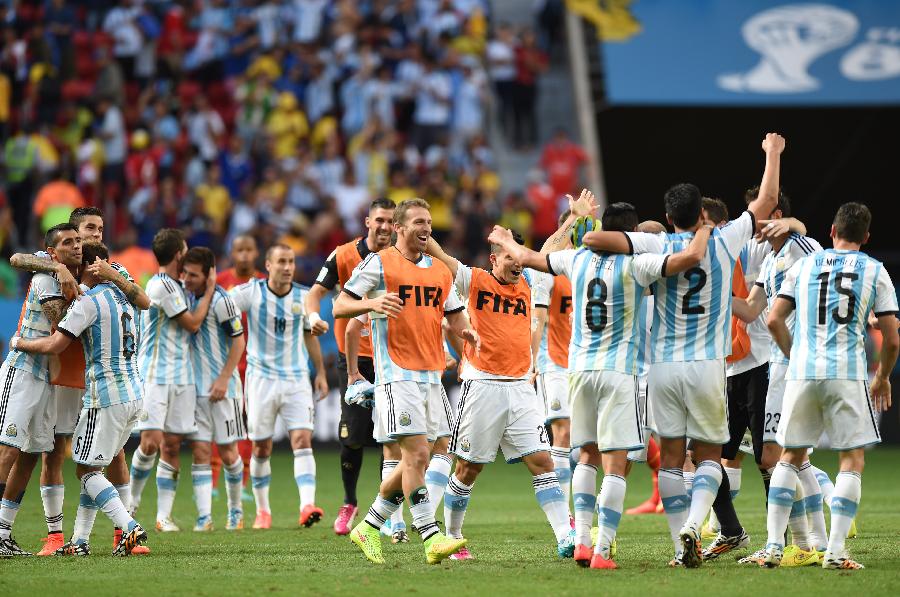 (世界杯)(17)足球--阿根廷队晋级四强(图)-搜狐滚动