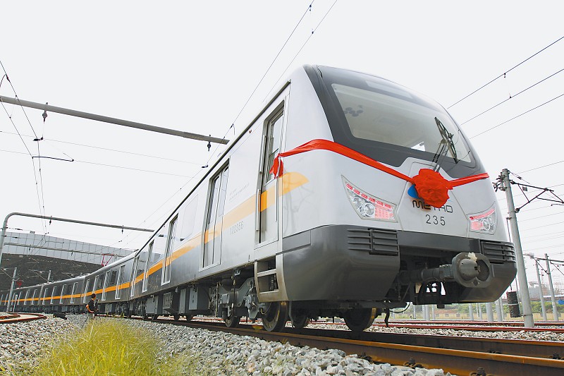 成都地铁2号线东延线试跑 预计10月正式运营