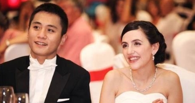 内地八卦[相关]刘烨与助理回京 行程焦 刘烨法国豪宅曝光 与妻.