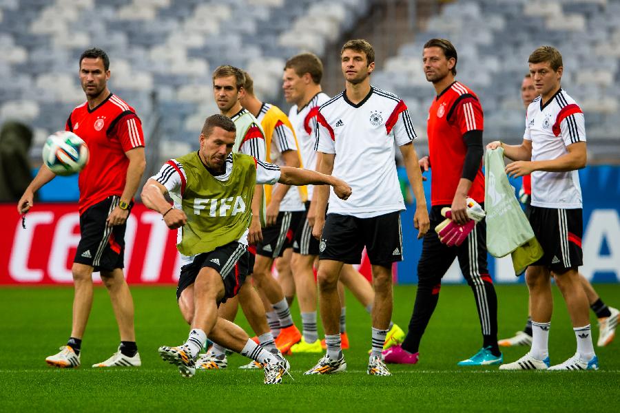 德国俱乐部足球队排名_意大利球队坑德国球队_德国甲级联赛球队排名