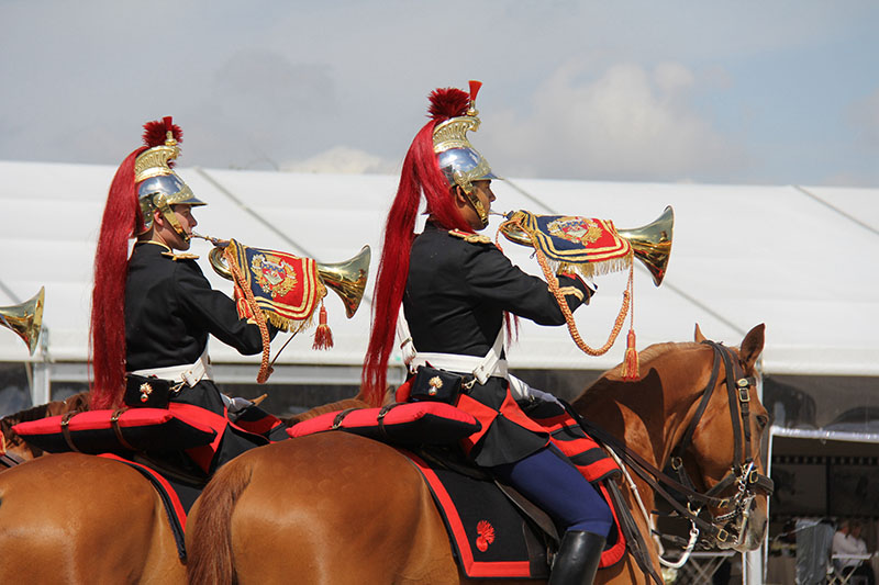 法国共和国卫队骑兵团在比赛期间穿插进行队列军乐表演.