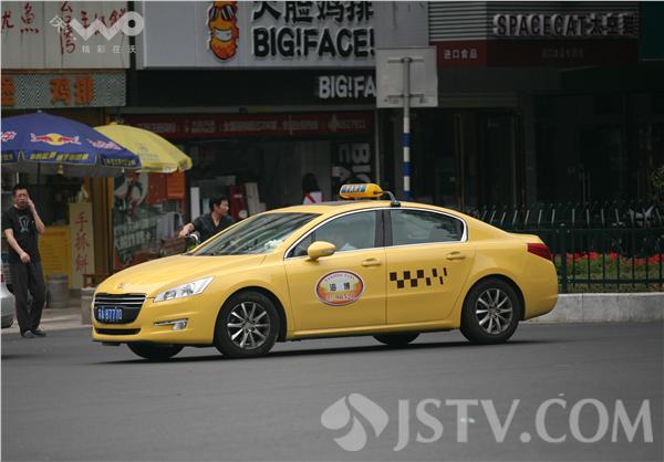 南京出租车换柠檬黄新装(组图)