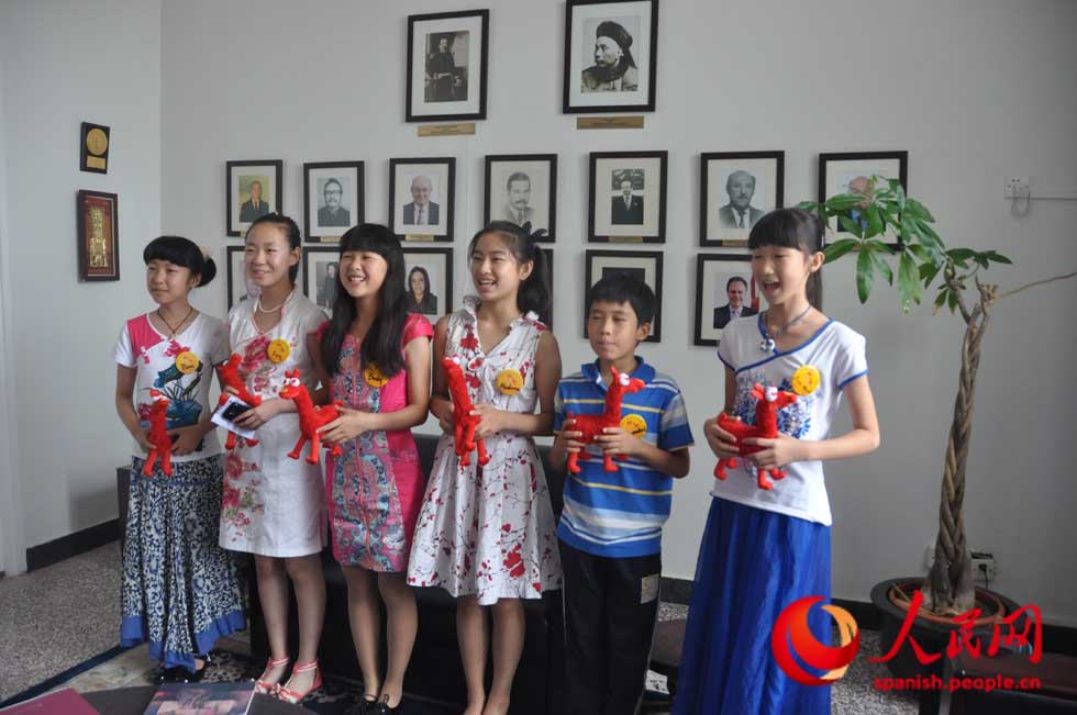 六位拉美国家驻华大使与中国西班牙语学生对话