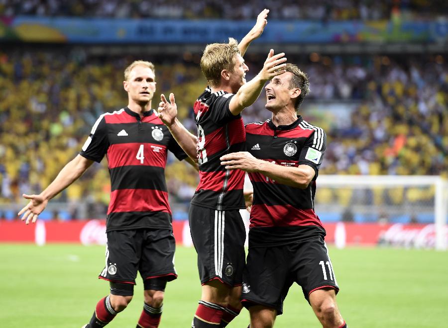 (世界杯·进球时刻)(1)足球--托·克罗斯为德国