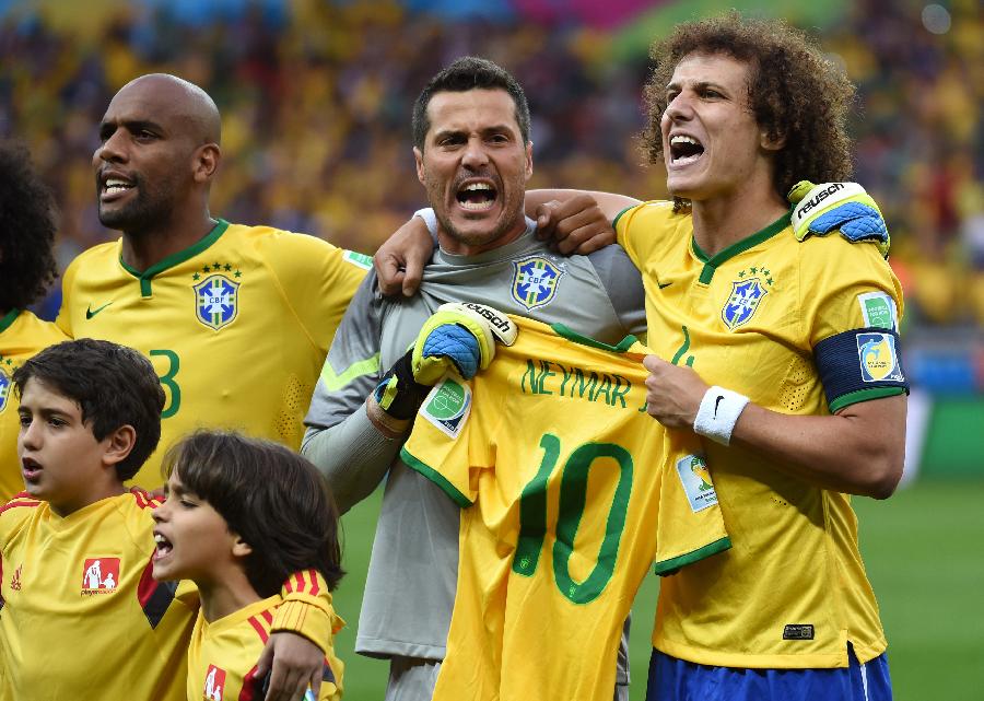 (世界杯)(8)足球--巴西队员:内马尔与我们同在(图
