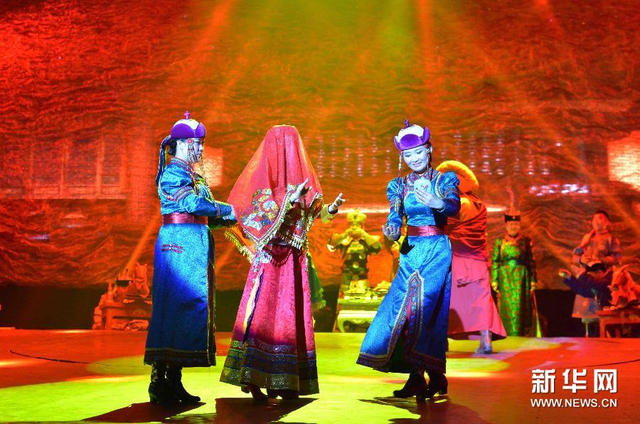 大型蒙古剧《长调》在内蒙古格根塔拉草原首演(组图)