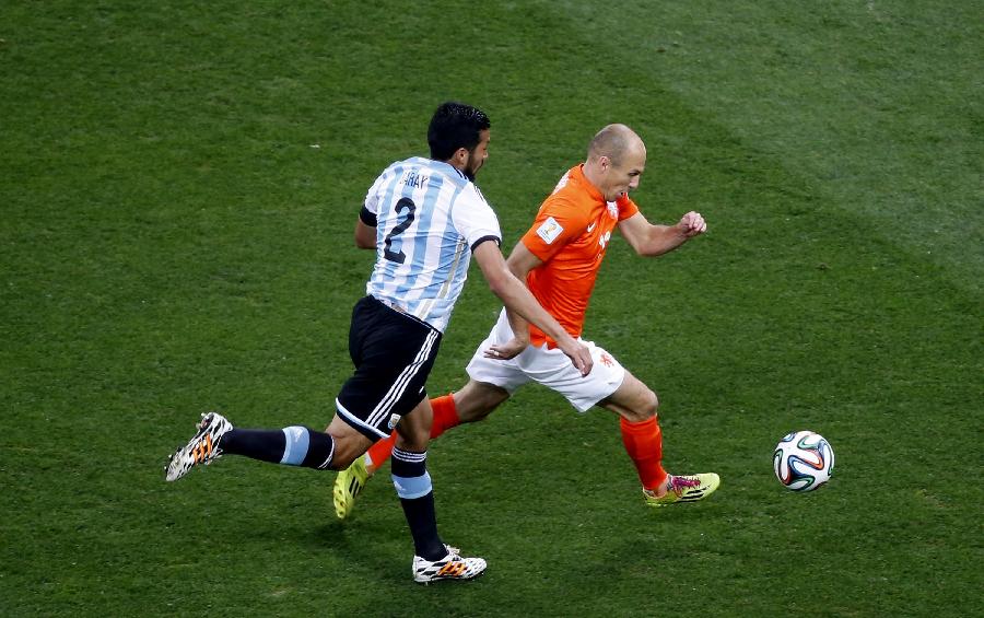 (世界杯)(20)足球--半决赛:荷兰队对阵阿根廷队
