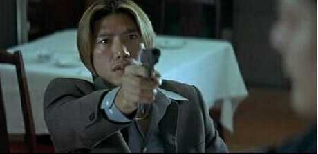 2.2000年，因杜琪峰导演的《枪火》获得香港电影紫荆奖最佳男配角。