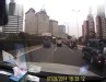[汽车生活]晚高峰北京街头 惊现炮兵部队