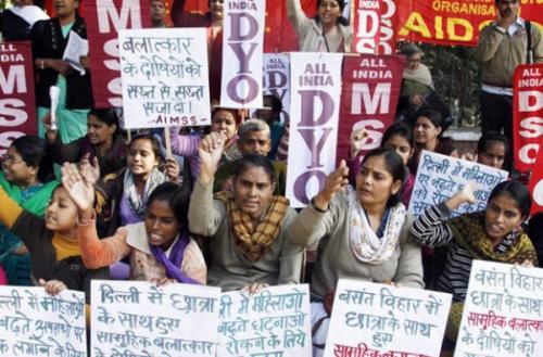 印度一名14岁少女被当地评议会判决应被强奸，因为她的哥哥曾对一名贾坎德邦地区女性进行性侵犯。