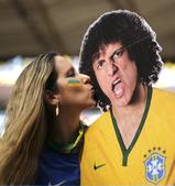 高清图：巴西美女献吻路易斯 靓妹变身最美裁判